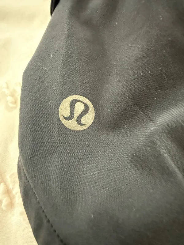 Lululemon Shorts Hotty Hot 4" High-Rise - Image 4