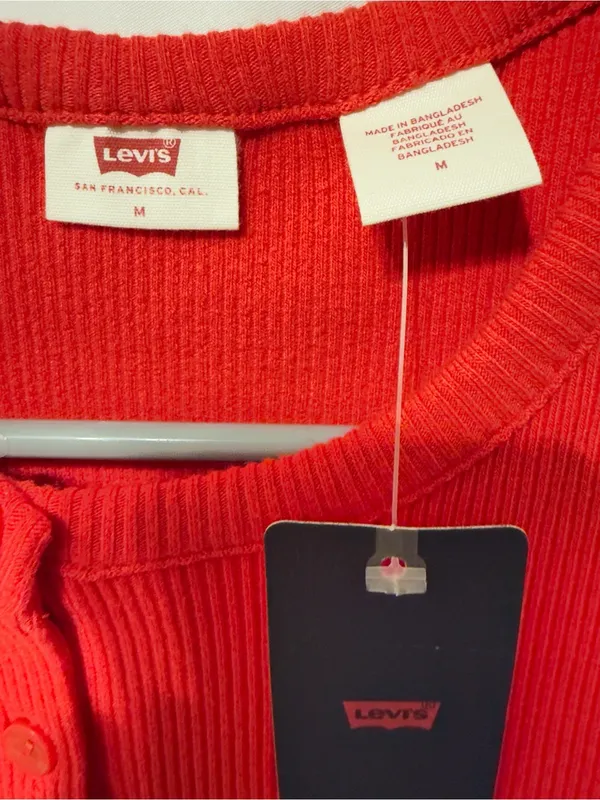 Rory Red Ribbed Button Up Top - Levi's- NWT size Medium - Image 6