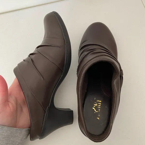 Judith women’s‎ brown faux leather pleated slip on clogs mules shoes heels 7.5 - Image 4