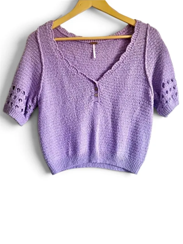 FREE PEOPLE Bree Cropped Pullover in Glimmer in Lilac Purple Sz. Medium - Image 7