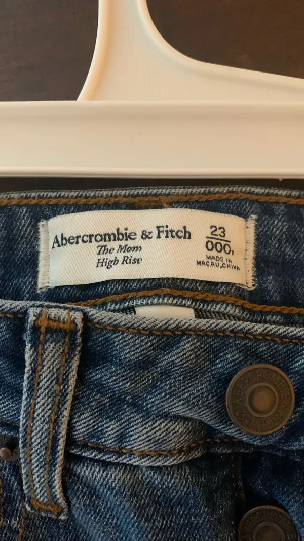 Abercrombie & Fitch "The Mom" high-rise jeans - Image 7