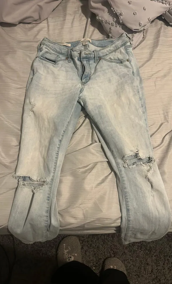 Universal Threads Mom Jeans - Image 3