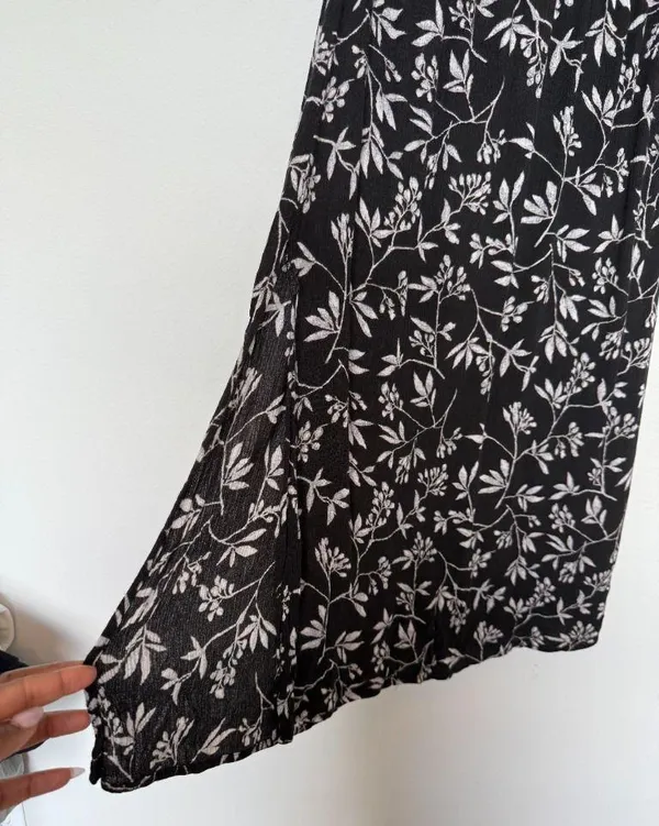 Vintage Black and Gray Floral Skirt Size S - Image 2