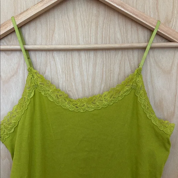 Gap Tank Lime Green Lace Trim Top NWT Size Medium - Image 2