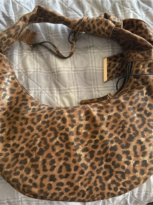 Jessica Simpson Women's Luna Hobo Bag in Leopard NWT - Image 7