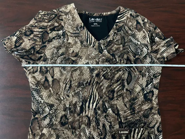 Landau Snake Skin Print V-Neck Scrub Top Size Small - Image 5