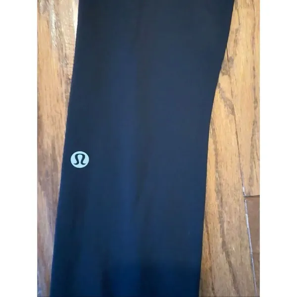 Lululemon black fast and fre 25” crop leggings with pockets size 2 - Image 9