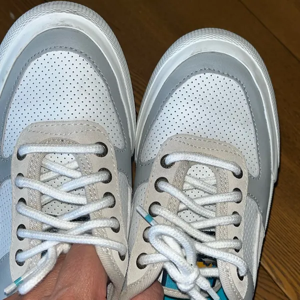 Sperry white sneaker size 6.5 - Image 2