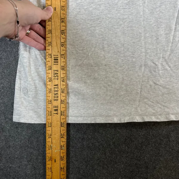 Lululemon Womens Light Gray Heather Short Sleeve Athletic Crew Neck Tee Top - Image 4