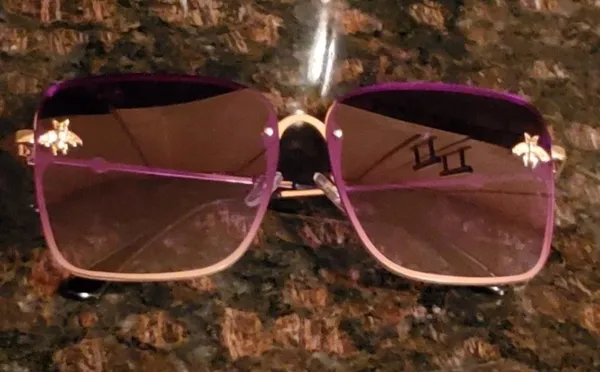 Gradient Bee Designed Sunglasses  - Image 2