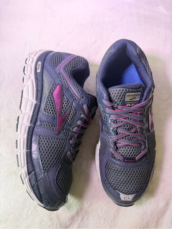 Brooks Women’s Navy and Magenta Athletic Running Shoe - Image 6