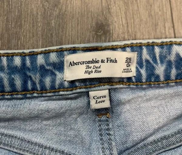 Abercrombie Curve Love High-Rise Dad Jeans - Image 4