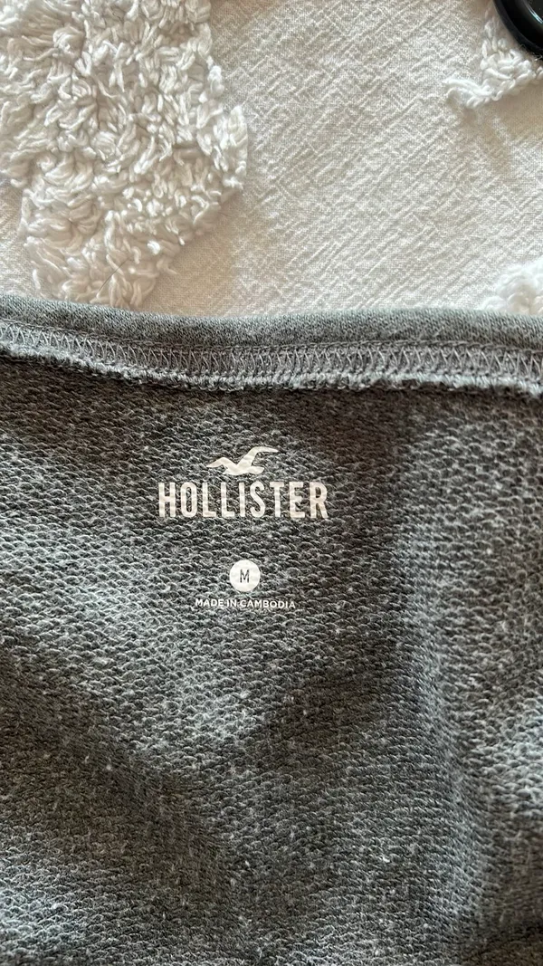 Hollister off the shoulder oversized crewneck - Image 4