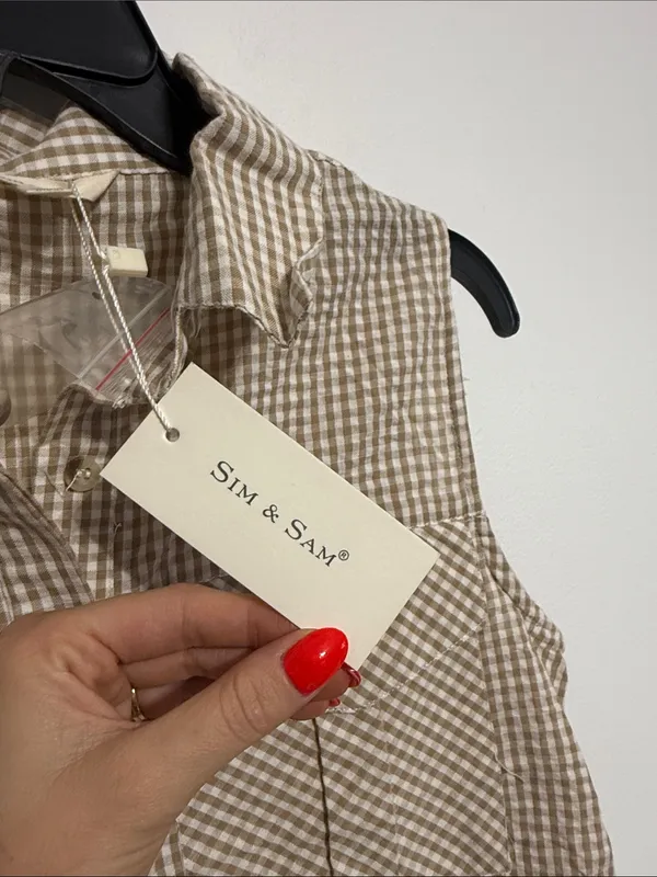 Sim & Sam Sleeveless Gingham Button Front Top in Beige - Image 6