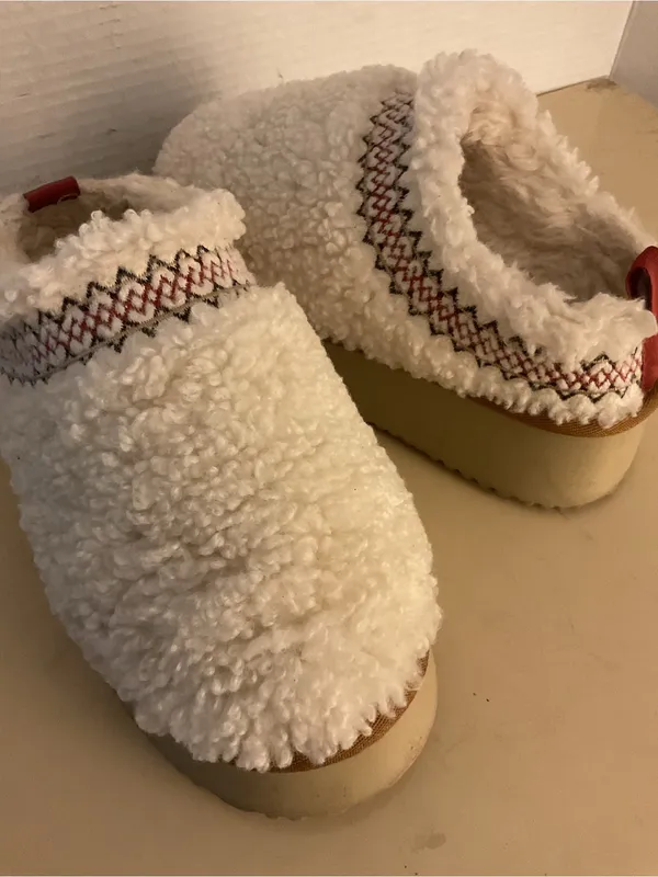 Women plush fuzzy faux fur fleece platform slipper boot mules US 6.5 - Image 5
