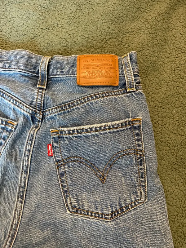 Ribcage Denim Levi’s Shorts - Image 4