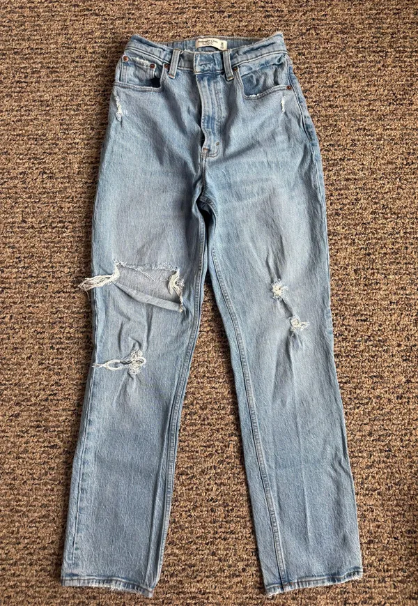 Abercrombie 90’s Straight Ultra High Rise Curve Love Jeans - Image 4