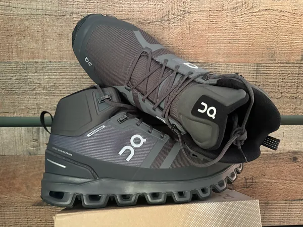 On Cloud Waterproof Shoes - Image 3