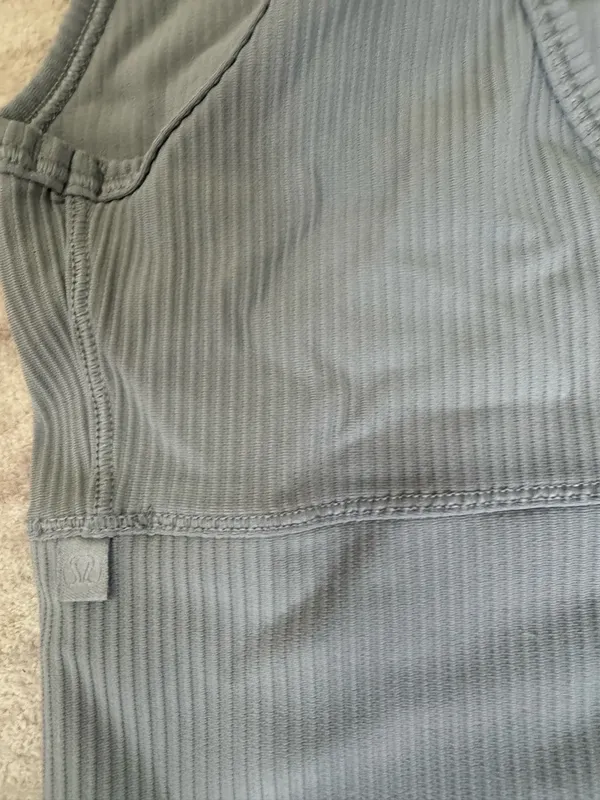 lululemon power pivot tank top size 2 - Image 4