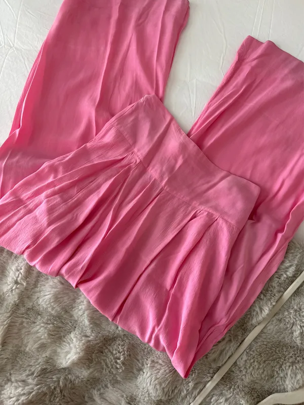 Revolve Pink Set Two-Piece - Image 4