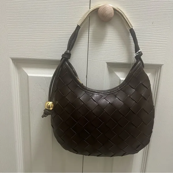 Urban Expressions Elegant Brown Woven Handbag - Image 2
