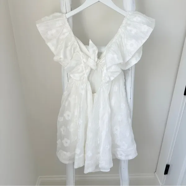 Lizard Thicket Lyn Burches White Flutter Sleeve Ruffled Mini Dress Size Small - Image 3
