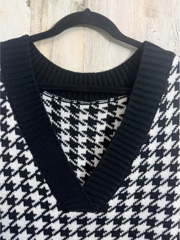 Black and White Houndstooth Knit Sweater Vest V Neck Sleeveless Size XL - Image 8