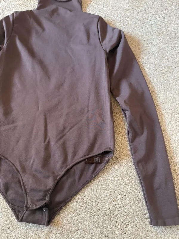 SKIMS Mock Neck Long Sleeve Bodysuit - Image 4