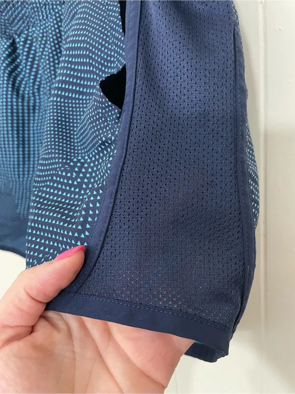 Under Armour Running Shorts Women’s Size M Navy Blue Pockets Brief Lined - Image 3