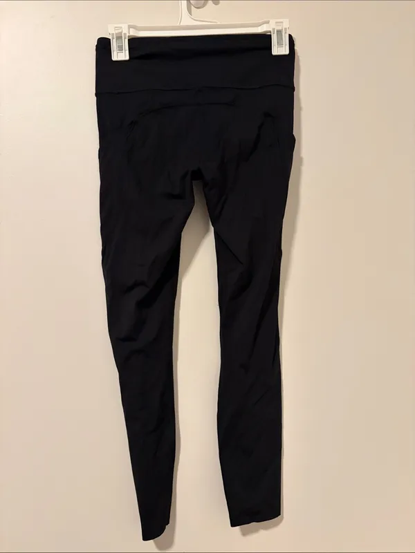 Lululemon Black Leggings with Pockets Size 6 - Image 3