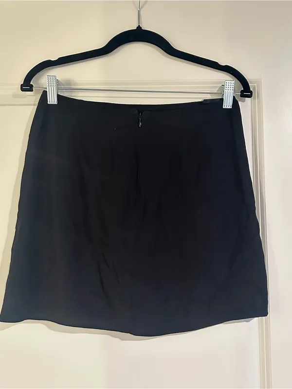 Aritzia | Sunday Best - Black Mini Skirt with Side Slit - Image 5