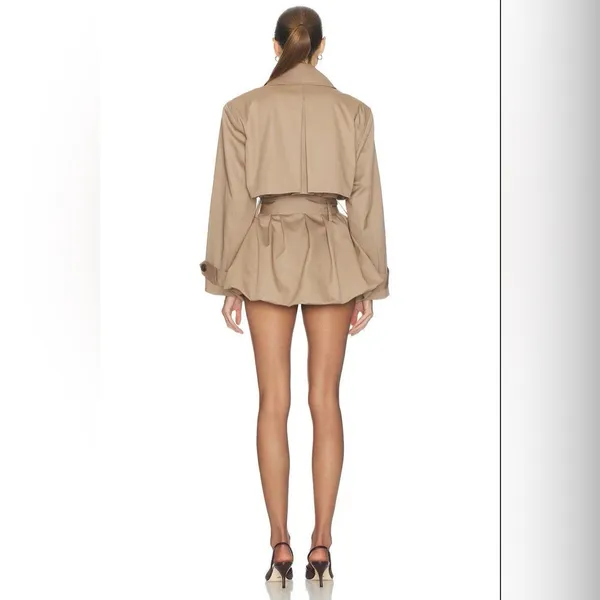 Helsa Short Bubble Hem Trench in Stone S - Image 5