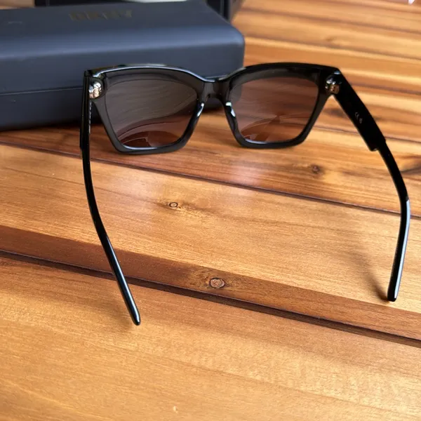 DKNY DK551S Sunglasses - Image 3