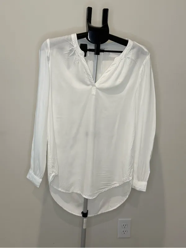 BeachLunchLounge White V-Neck Long Sleeve Blouse Medium - Image 3
