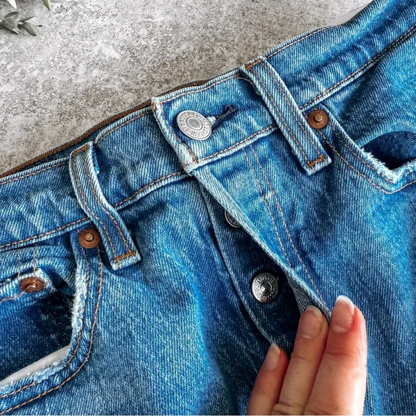 Levis Wedgie High Rise Button Fly Ripped Knees Medium Wash Size 28 - Image 8