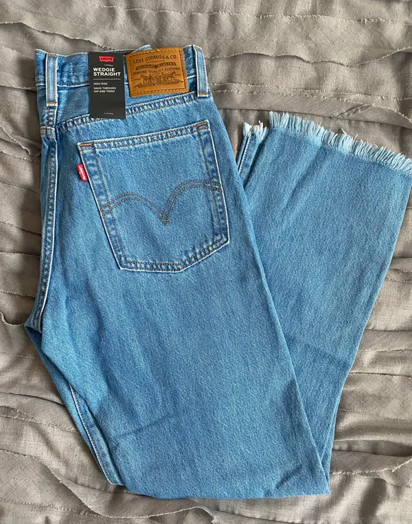 Levi's Wedgie Straight High-Rise Jeans - Image 2