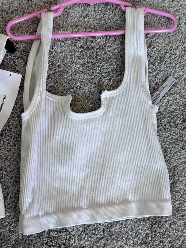 Urban Outfitters Crop tops - Image 3