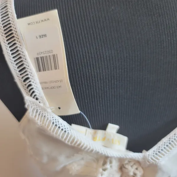 Elegant White And Off White Lace Top Cropped SRV X FTF Sz 1 NWT - Image 6