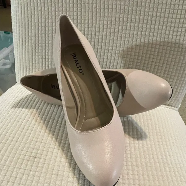 Rialto Elegant Nude Heels - Image 3