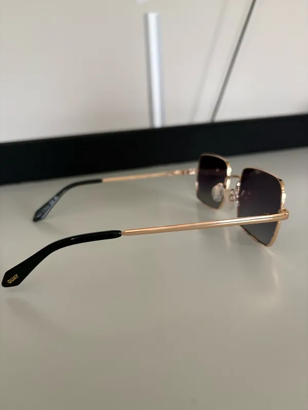 Quay Rectangle Sunglasses - Image 4