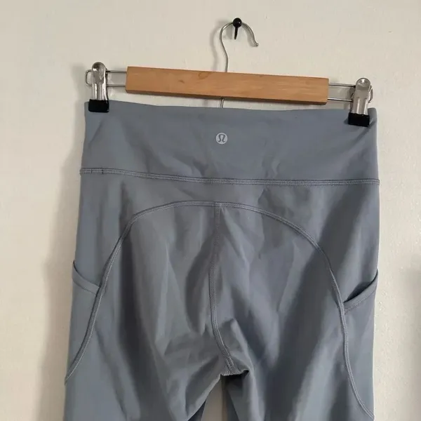 Lululemon Athletica Light Gray Leggings EUC - Image 3