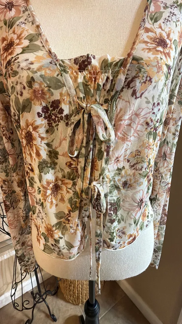 Promesa Floral Tie-Front Blouse in Cream, Green & Pink - Image 2