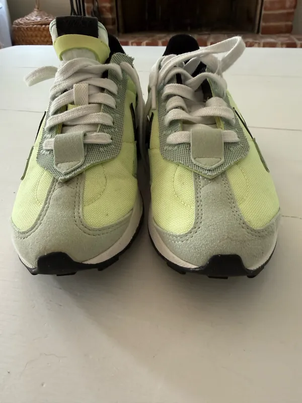Nike sneakers women size 6 - Image 2