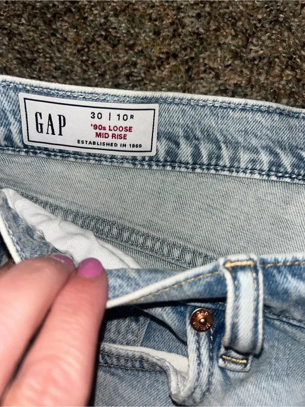 GAP 90’s Loose Mid Rise Light Blue Distressed Straight Jeans NWT - Image 3