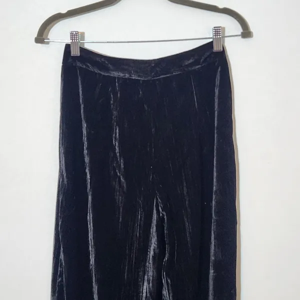 Boohoo Black Velvet Pants NWT Size 2 Tall Black Tapered Crinkle Pants - Image 5