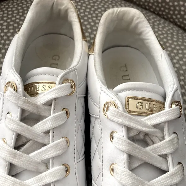 Guess “Loven” Quilted White Sneakers . Sz. 9M - Image 5