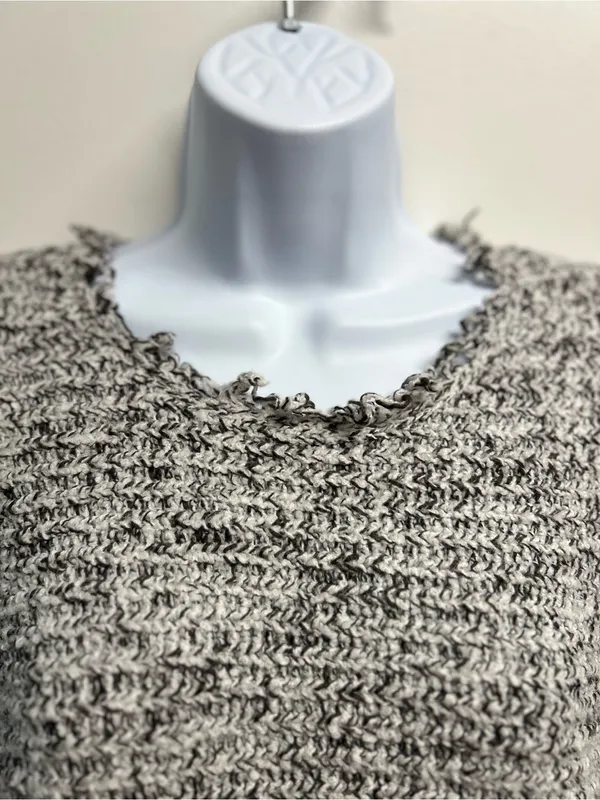 Cozy Textured Fringe Hem Women’s Sweater - Cream & Black - Image 2
