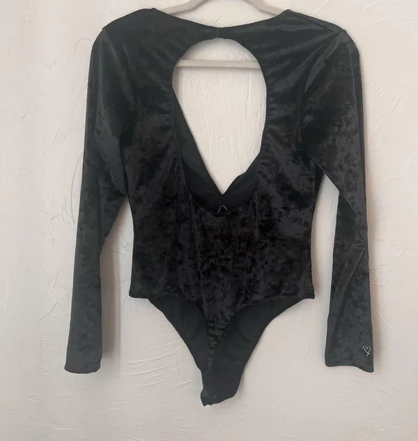 NWT Victoria's Secret crushed velvet body suit size M/L - Image 12