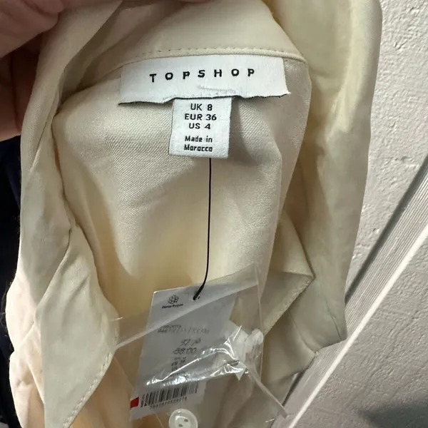 Topshop Knot Front Ivory Satin Long Sleeve V Neck Top Size 4 NWT - Image 9