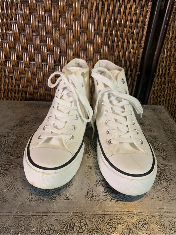 Cat Peeking Converse-Style Sneakers Size 8 - Image 2